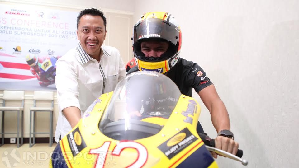 Pelepasan%20Ali%20Adrian%20oleh%20Menpora%20Imam%20Nahrawi.
